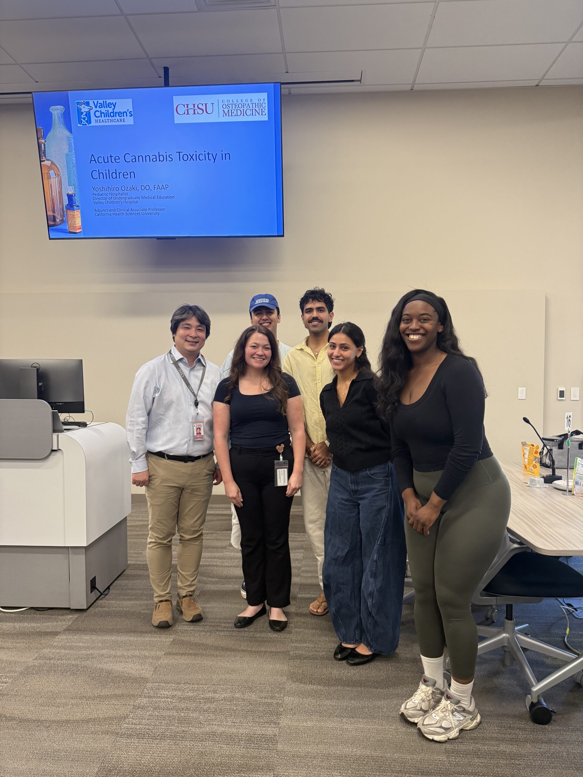 5 CHSU Medical students posing for a picture with Dr. Yoshihiro Ozak